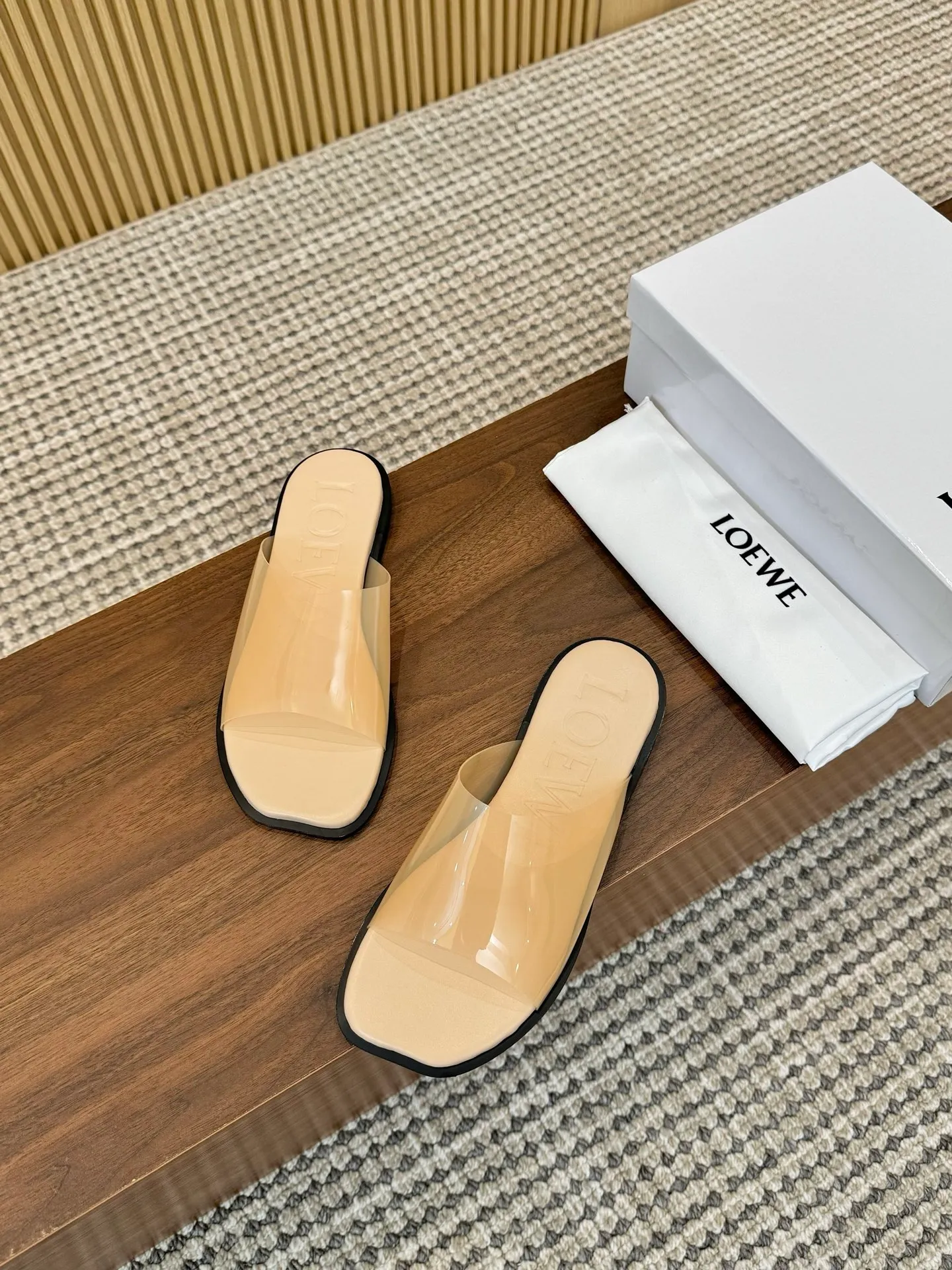 👟👟Ex-factory price 340👟👟 LOEWE 25th season latest style, 4 colors optional, leather sole plus 40